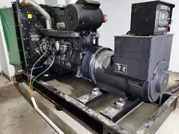 셧다운 후 800kW 디젤 발전기 세트 검사